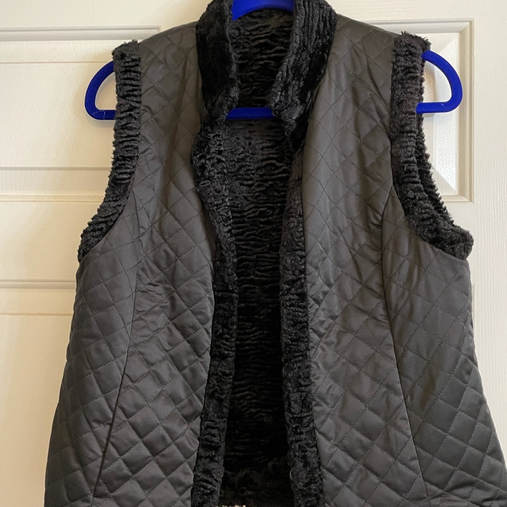 Reversible vest. Size M. Quilt/fur